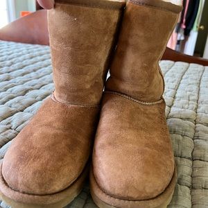 Like New!  UGG Boots, brown, size 6